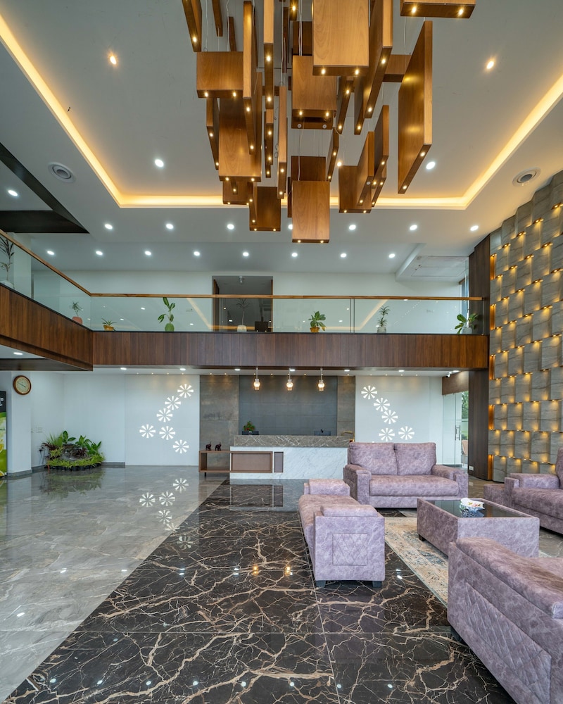 hylife hotel and convention