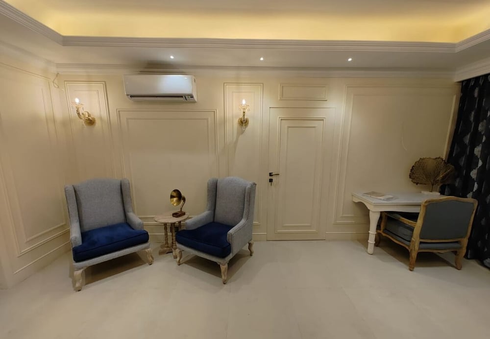 1 amiras a luxury pool villa at fateh sagar