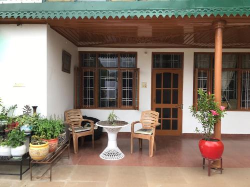 Cozy Solan Apartment With Stunning Views,India>>Solan,3 star