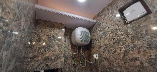 luxury flat in foreigner areof lajpat nagar with fully equipped kitch
