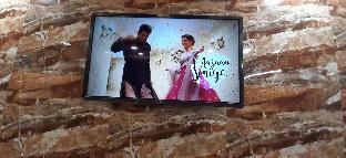 luxury flat in foreigner areof lajpat nagar with fully equipped kitch