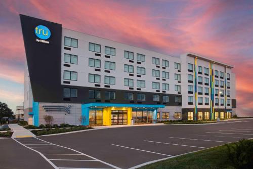 tru by hilton toronto airport west