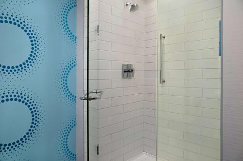 tru by hilton toronto airport west