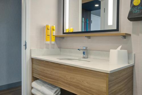 tru by hilton toronto airport west