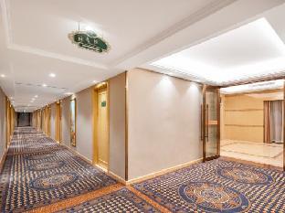 vienna international hotel shenzhen pinghu metro station