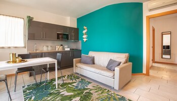 d place hotel and suite