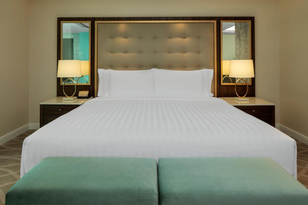 dusit hotel and suites