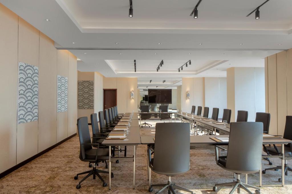dusit hotel and suites