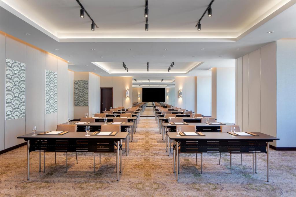 dusit hotel and suites
