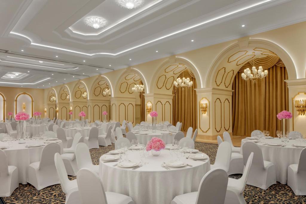 dusit hotel and suites