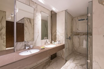 agora doha autograph collection