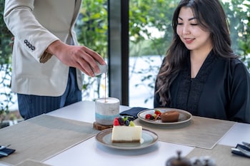 agora doha autograph collection