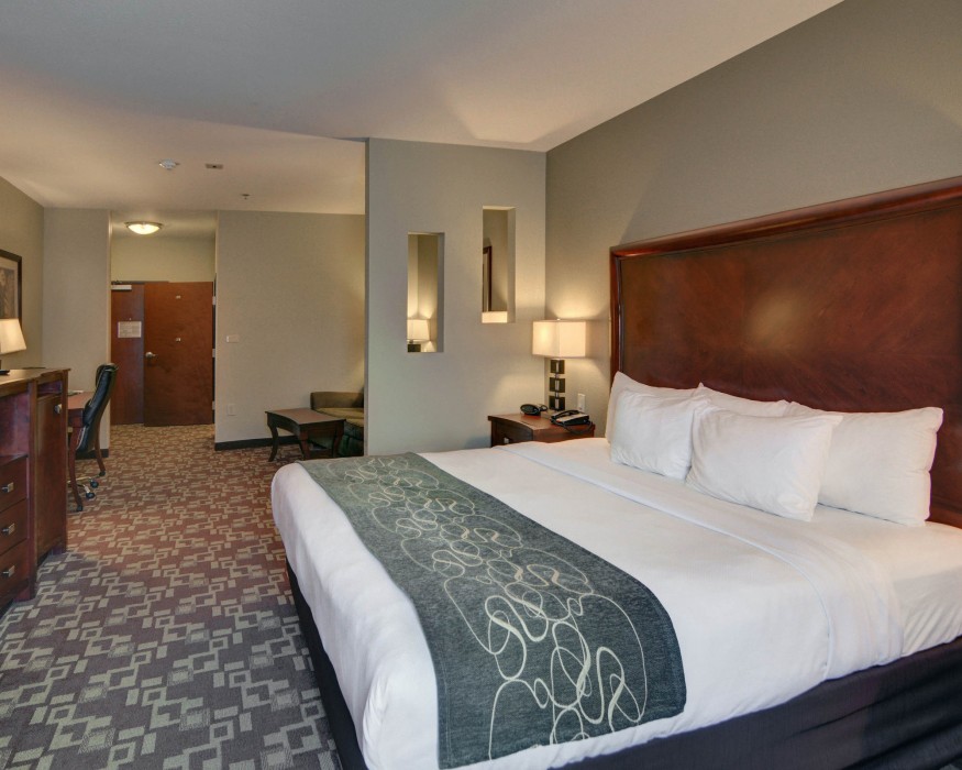 comfort suites near northeast mall
