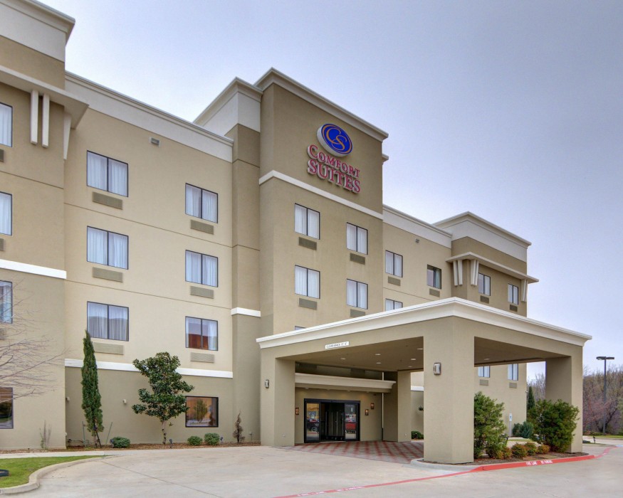 comfort suites near northeast mall