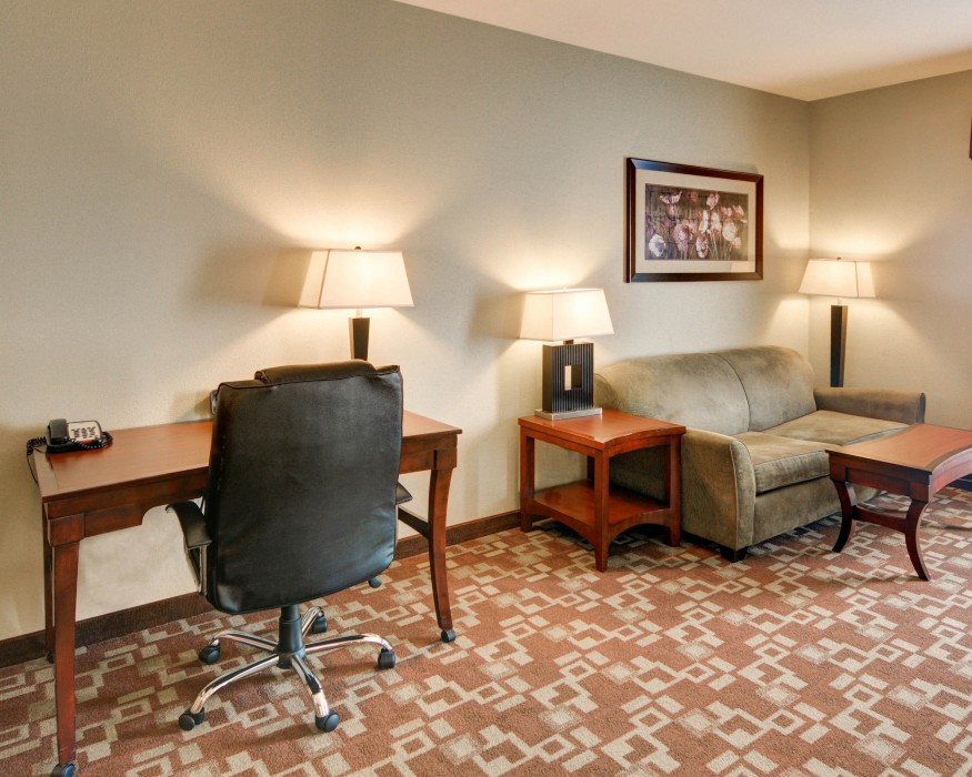 comfort suites near northeast mall