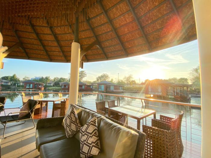boathouse boutique riverside