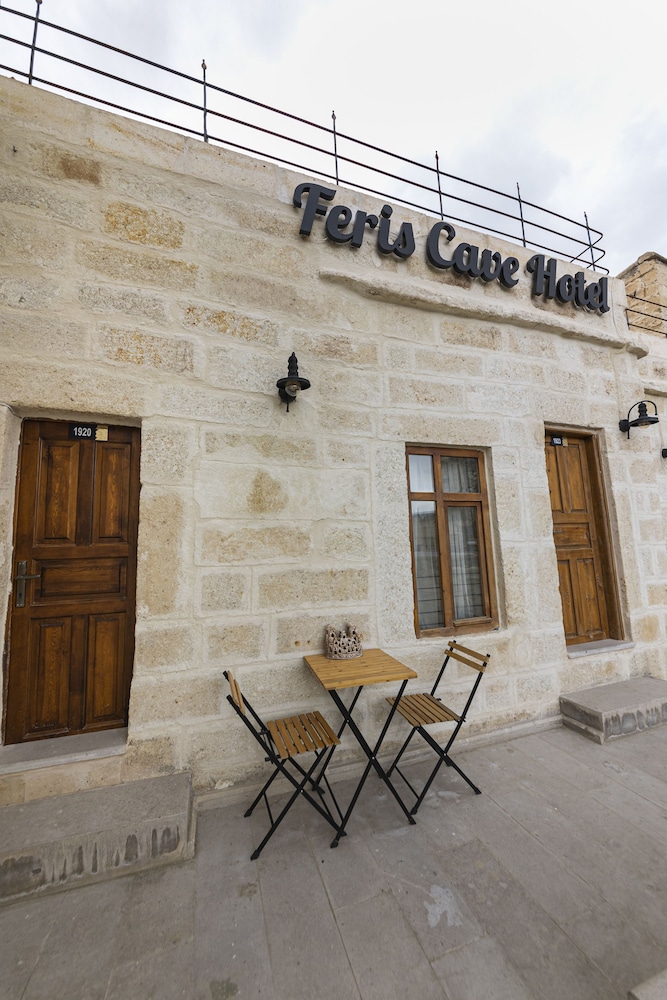 feris cave hotel