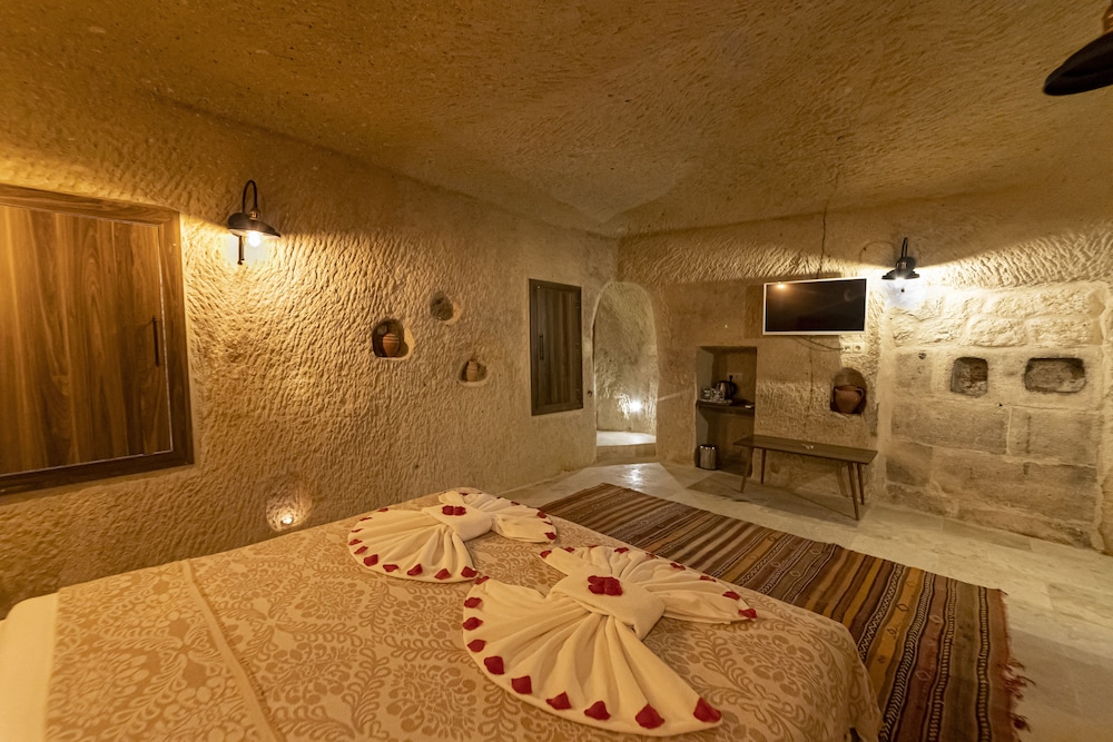 feris cave hotel