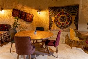 feris cave hotel