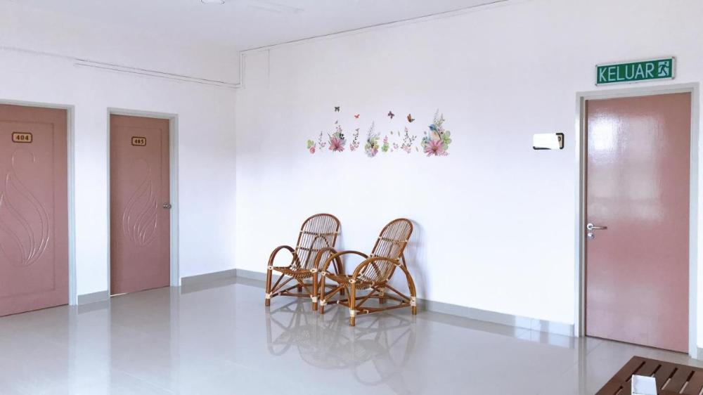 alexis kt roomstay