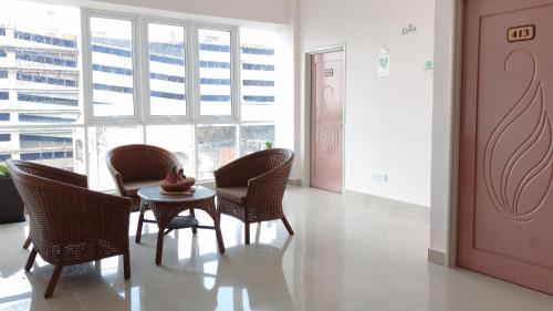 alexis kt roomstay