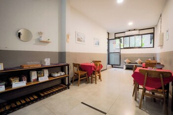 el ora inn and eatery labuan bajo redpartner