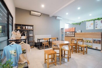 el ora inn and eatery labuan bajo redpartner