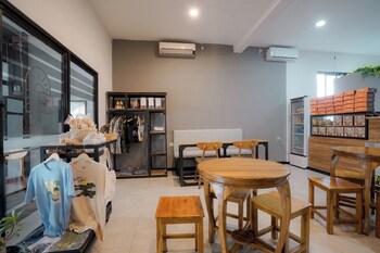 el ora inn and eatery labuan bajo redpartner