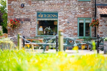 The Queens Chew Magna,,3 star