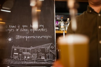 The Queens Chew Magna,,3 star