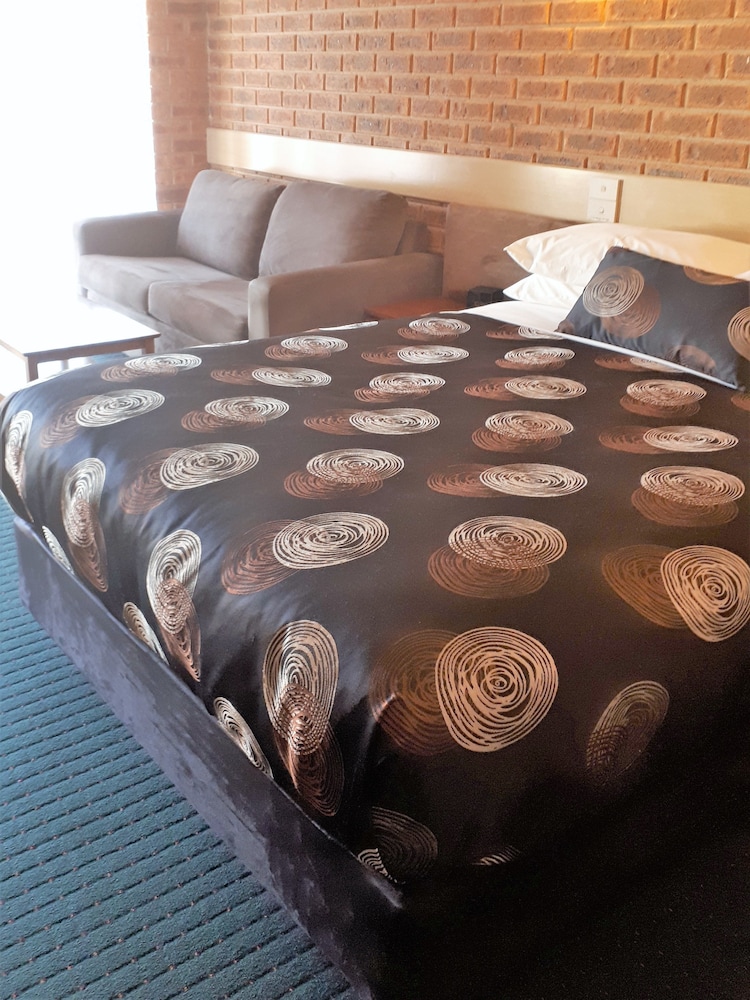 Colonial Motor Inn Bairnsdale,Victoria>>Bairnsdale,4 star