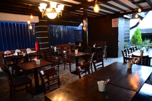 tiny boutique habitat