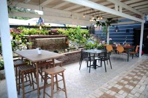 tiny boutique habitat