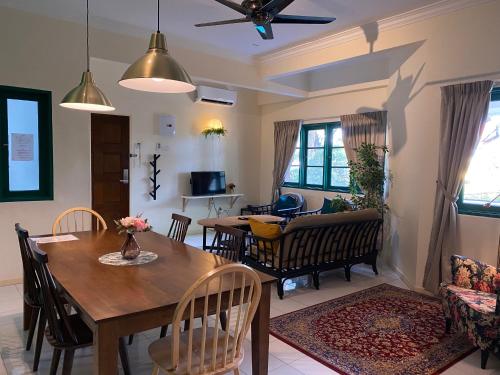 aurora court service apartment