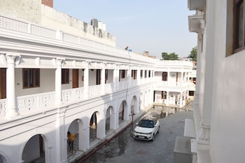 shakuntala palace heritage hotel