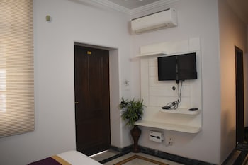 shakuntala palace heritage hotel