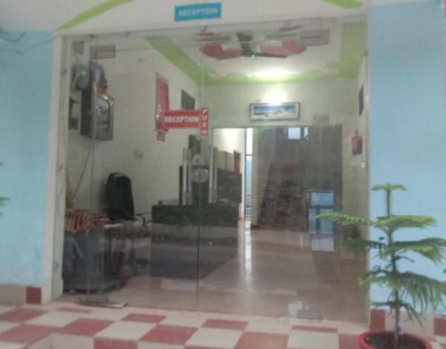 hotel puspwan and restaurant by stayapart