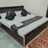 super oyo collection o nidhivan dham