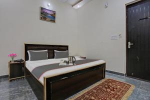 super oyo collection o nidhivan dham