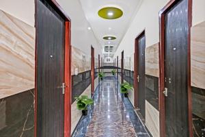 super oyo collection o nidhivan dham