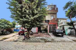 super oyo collection o nidhivan dham