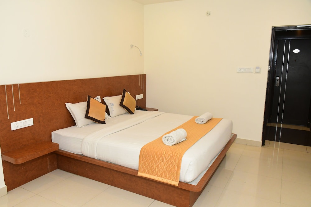 sai vihaar inn and suites