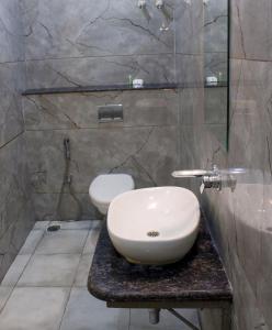 sai vihaar inn and suites