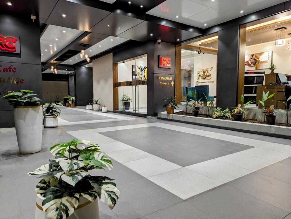 hotel red chillee restro