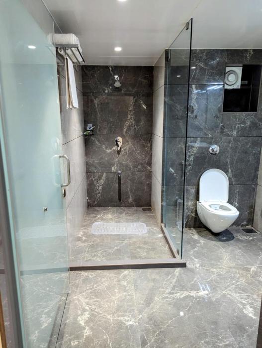 hotel red chillee restro