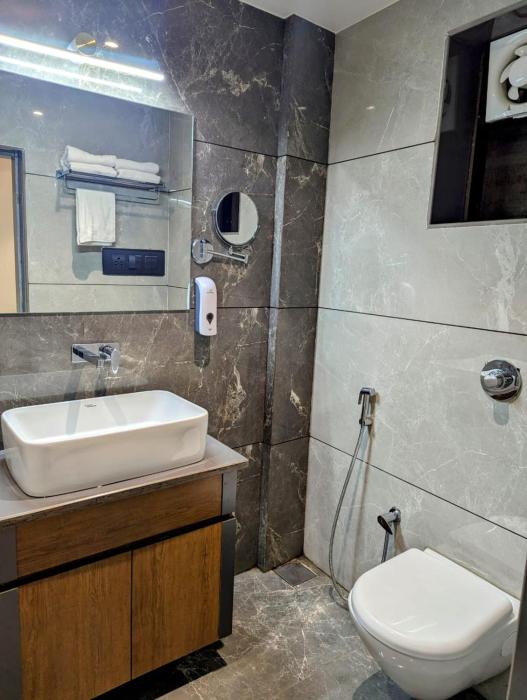 hotel red chillee restro
