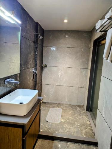 hotel red chillee restro