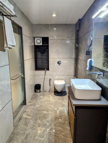 hotel red chillee restro