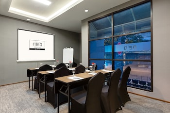 hotel neo gading solo