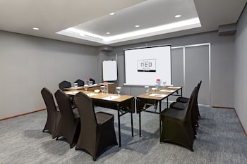 hotel neo gading solo